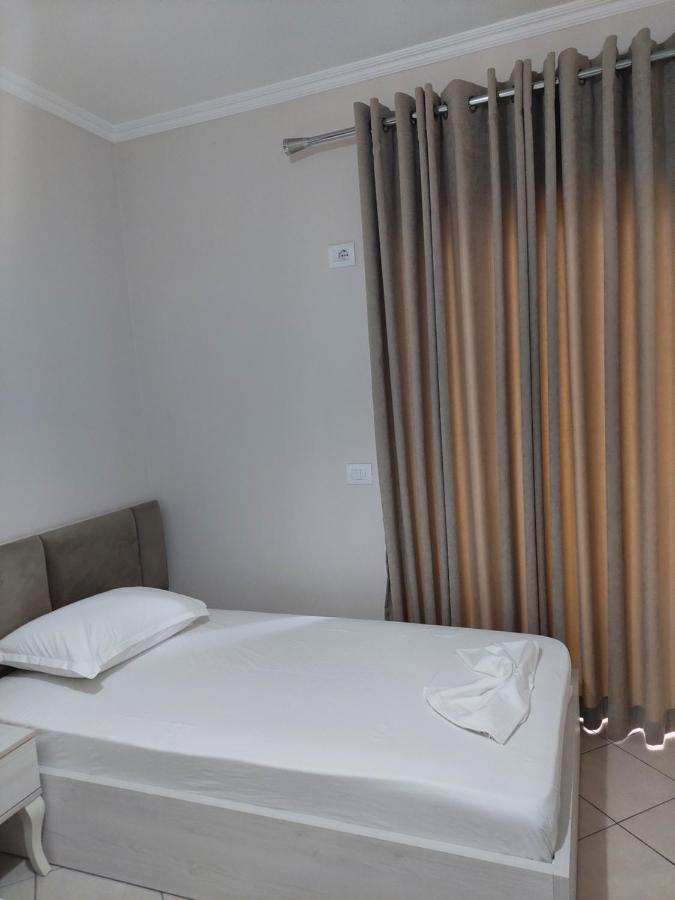 B & D Apartment Sarande Bagian luar foto