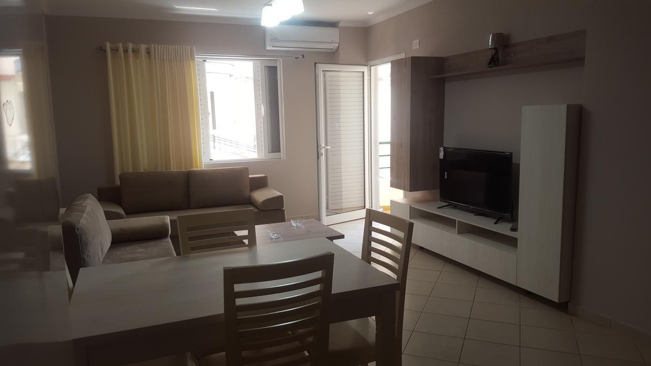 B & D Apartment Sarande Bagian luar foto