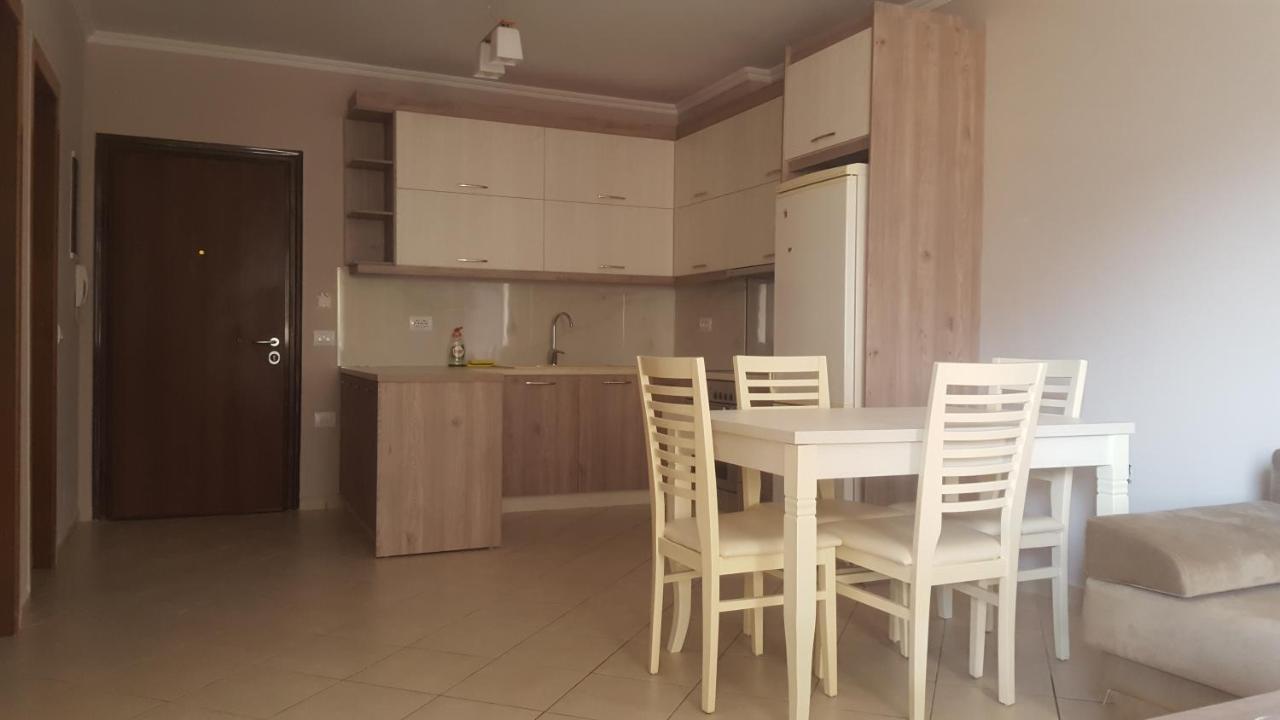 B & D Apartment Sarande Bagian luar foto